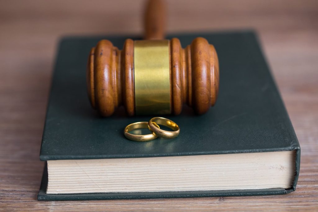 Lawyer's notebook with important information about the divorce process
